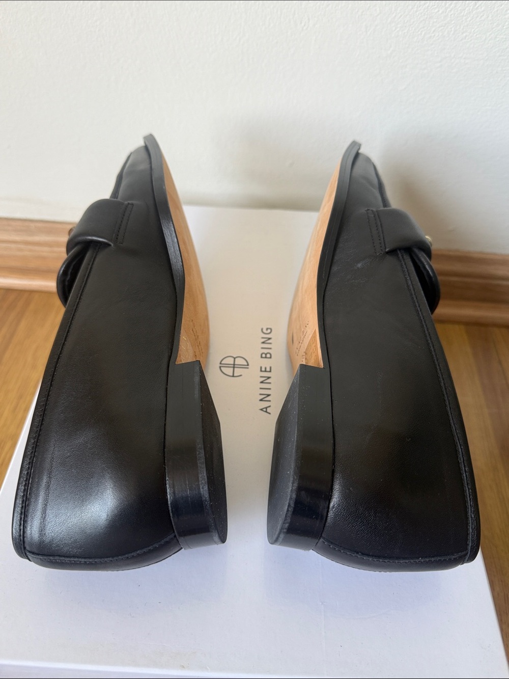 Anine Bing NEW Leather Loafers with Gold Chainlink - Size 39 - Picture 3 of 10
